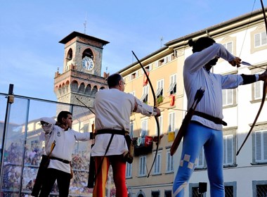 Palio di Pescia in onore del Santo Patrono.jpg